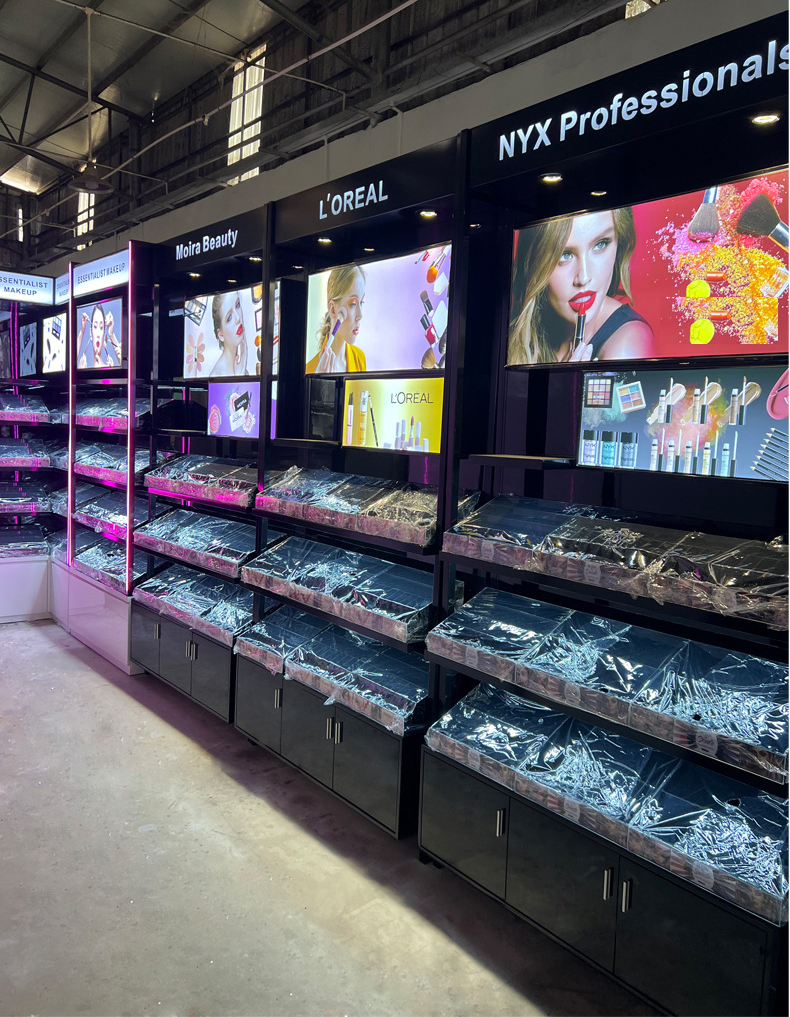Customized Double-sided Makeup Island Display Shelf for Duty-free Shops Showcasing Cosmetics and Beauty Products