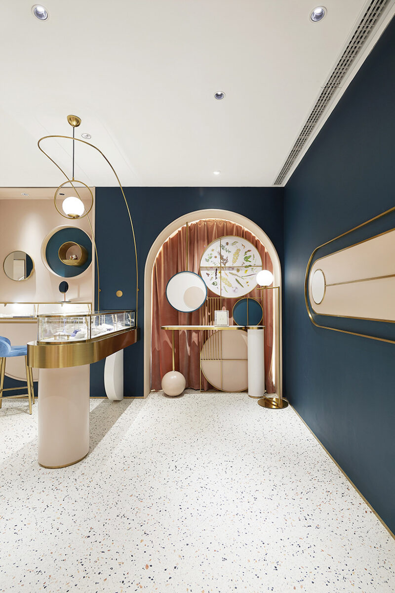 Shop Design High-end Luxury Jewelry Display Cabinet with LED Light Gold/Blue/White Colors Bright Surface Finish